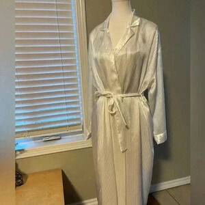 Vintage Robe Linda Bis White w/Poke Dot Brocade  Satin Tie w/Pockets Women